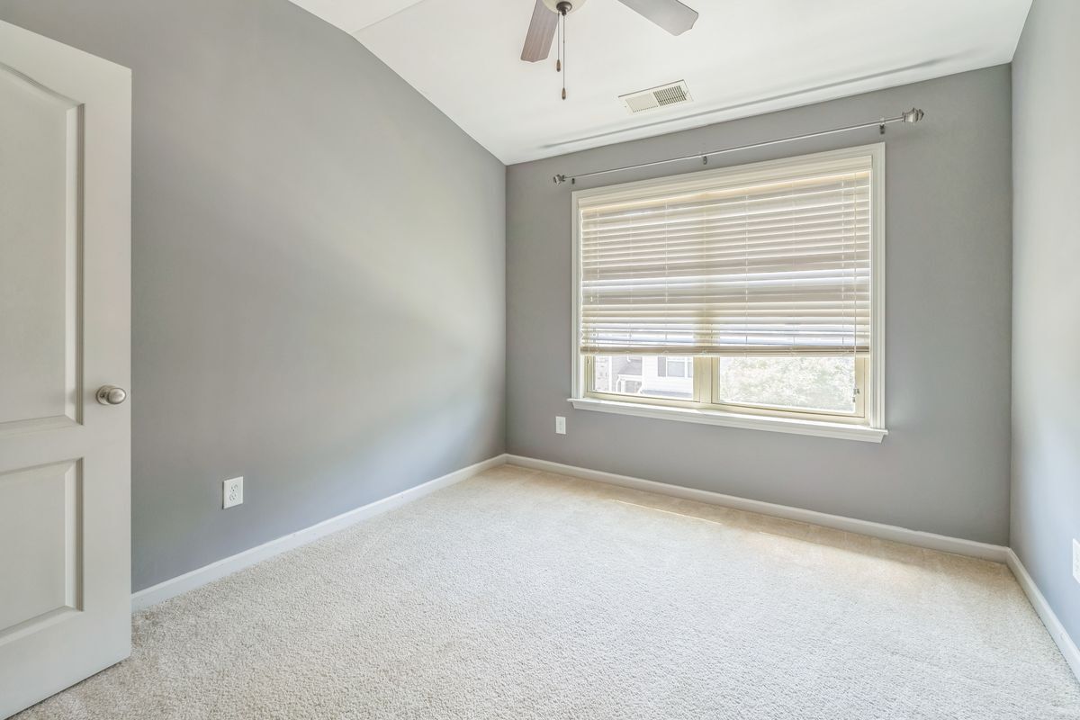 Building Photo - 5080 Whiteoak Terrace SE