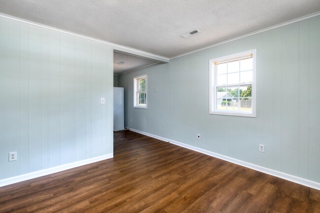 Building Photo - 3640 Lindella Rd