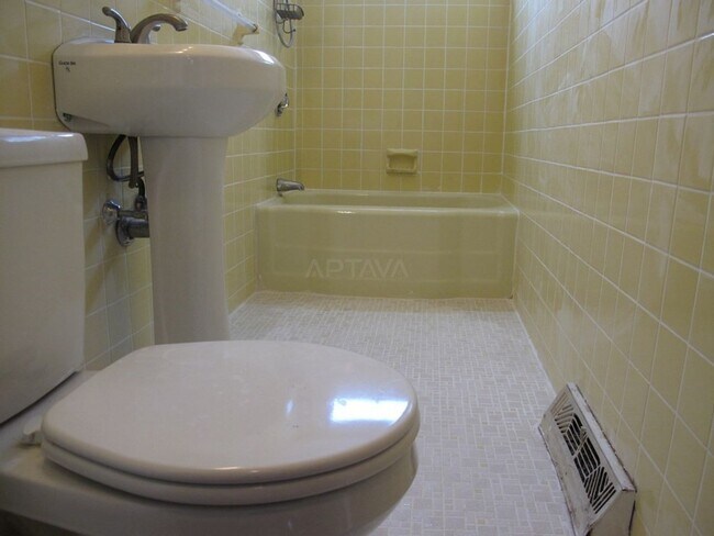 Building Photo - 31 Holyoke Rd