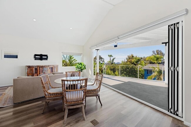 Building Photo - 1305 Blue Sky Dr