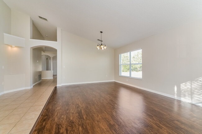 Building Photo - 137 Thornbury Dr