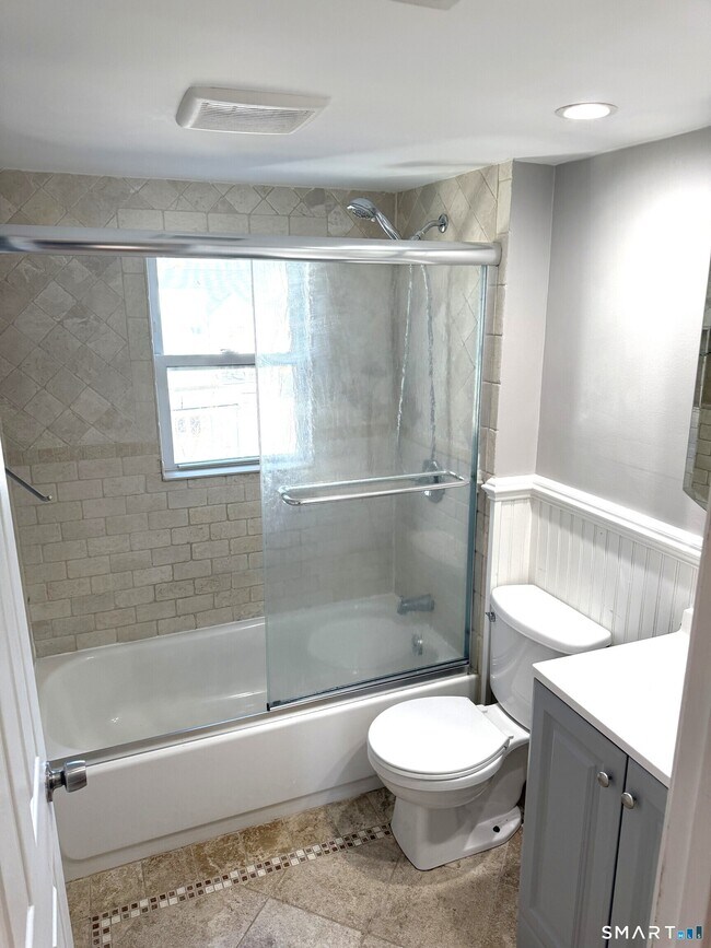 Building Photo - 1584 Madison Ave