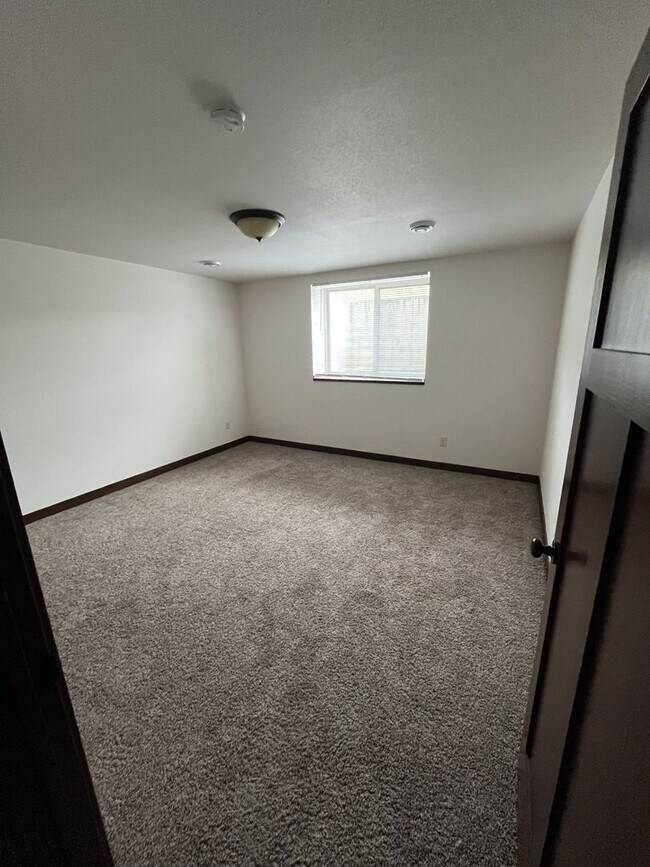 Building Photo - 836 Northview Ln