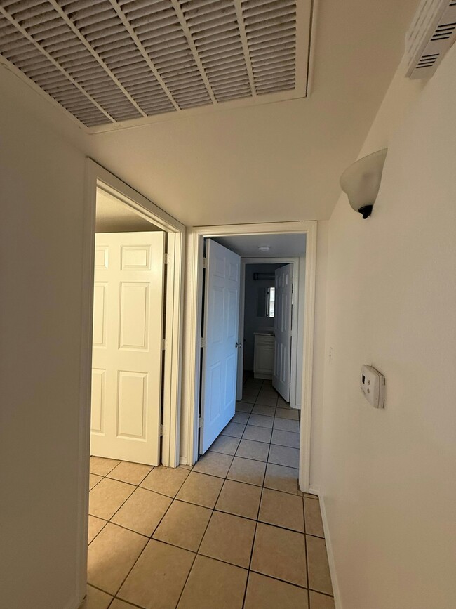 Building Photo - 1926 Haskell Rd