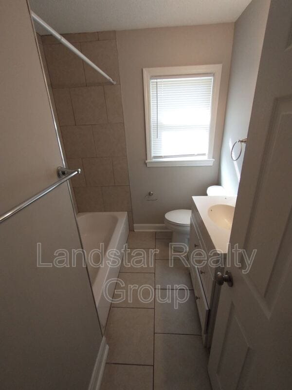 Building Photo - 5612 Walnut Way