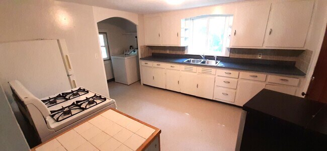 Building Photo - 504 S Aurora St