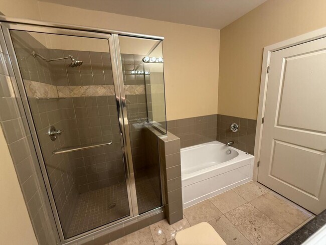 Building Photo - 7291 N Scottsdale Rd