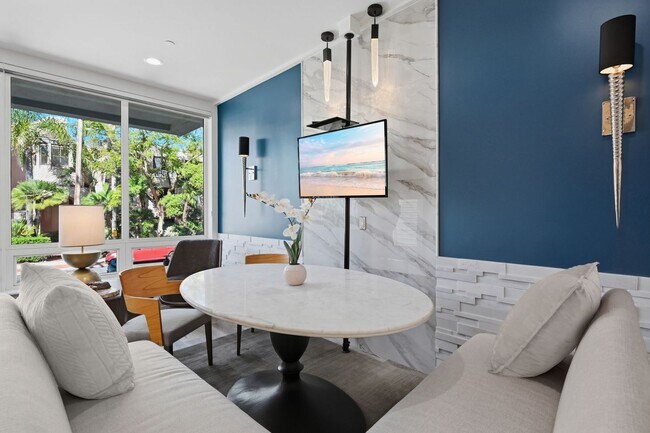 Building Photo - Furnished 2 bedroom