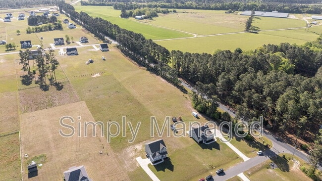 Building Photo - 124 Rocking Horse Ln