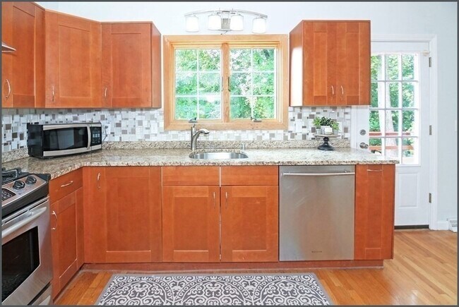 Building Photo - 88 St Mary St