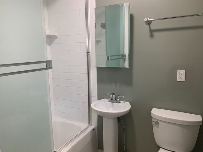 Building Photo - Gorgeous 3BR, Single Family Home IN EAST ROCK! PARKING! LAUNDRY!