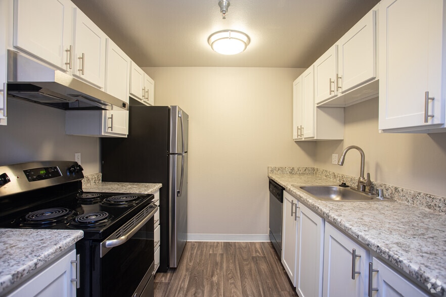 1BR, 1BA - 660 SF - The Pines at Canyon Station