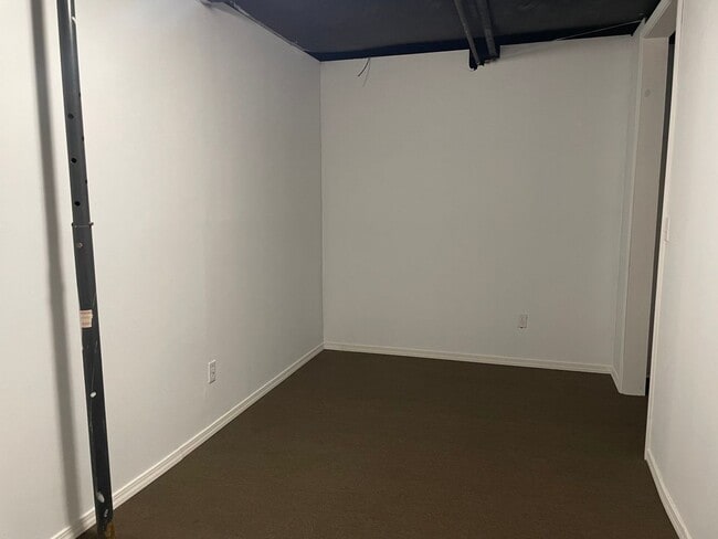 Building Photo - Spacious 5 Bedroom, 3 Bath Home with finished basement – Near Merdian and Pawnee – Available Now!