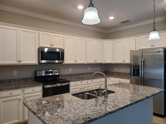 Building Photo - 19353 Nearpoint Dr