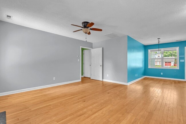 Building Photo - 403 Arabian Ln