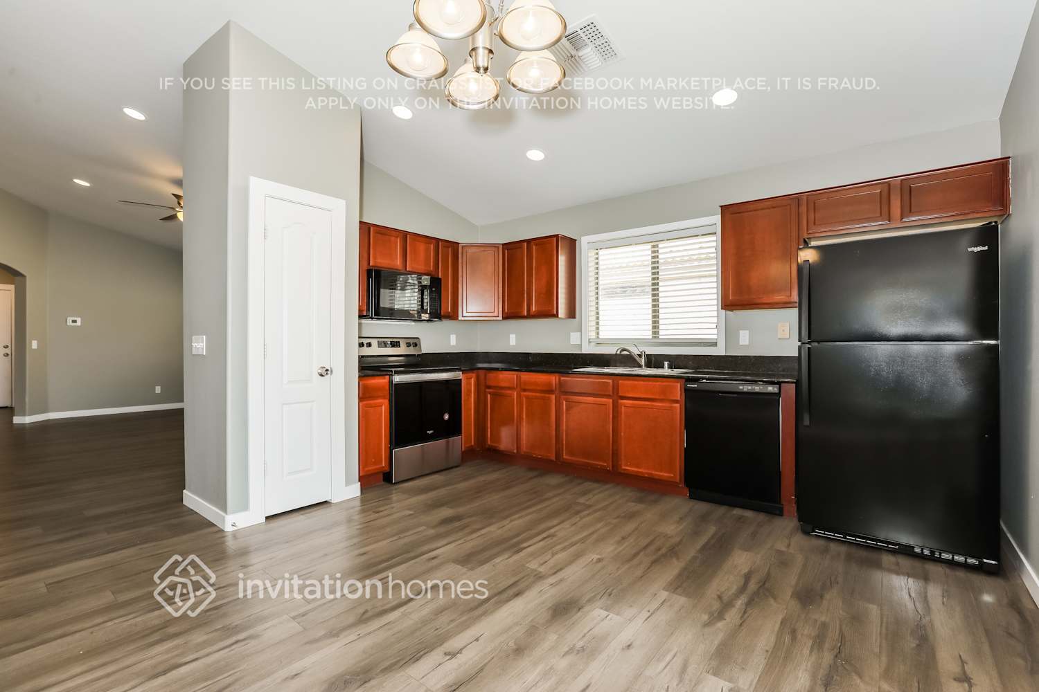 Building Photo - 23763 N Desert Dr