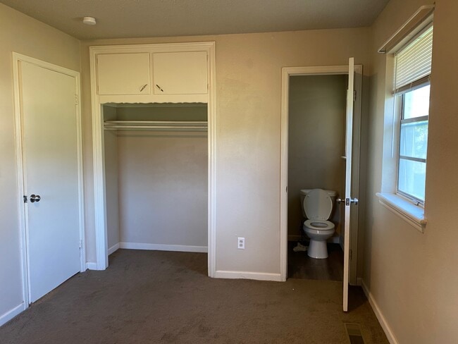 Building Photo - 4808 Sunset Terrace