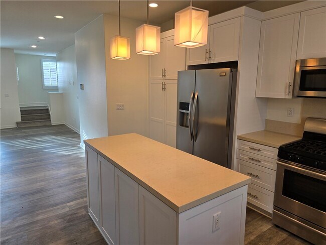 Building Photo - 60 Bay Laurel