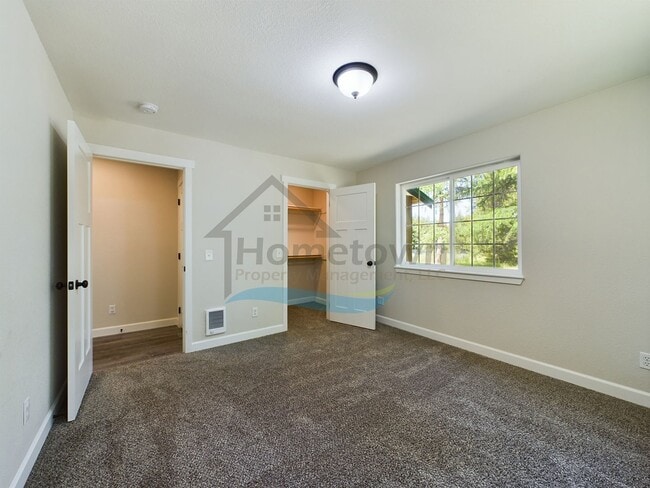 Building Photo - 32 Countryside Ln