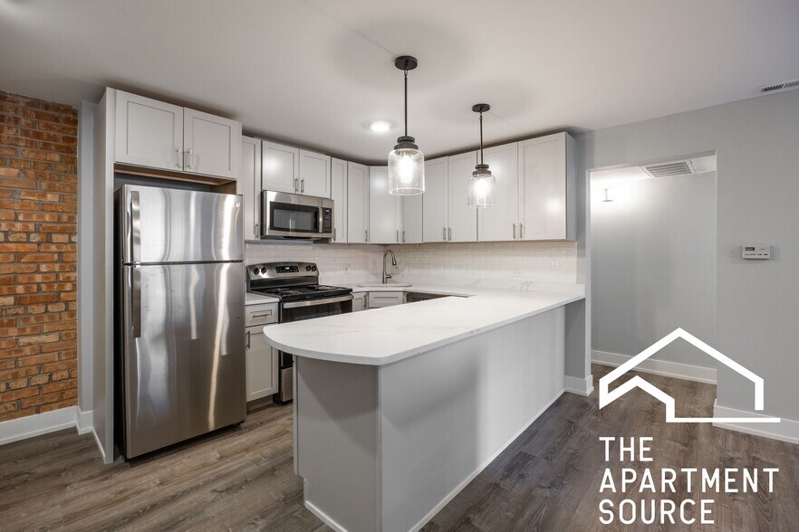 Building Photo - 1214 N La Salle Dr