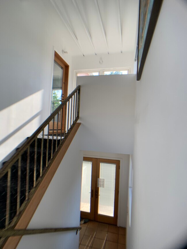 Access to apt. Landing - 1827 18th St