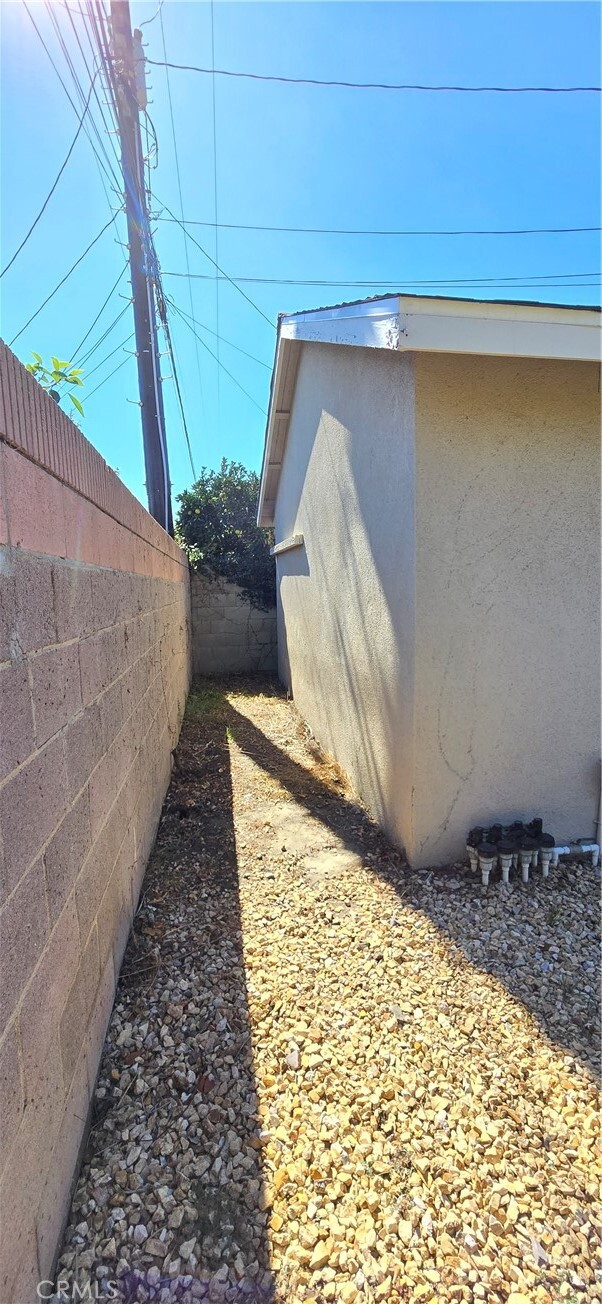 Building Photo - 3244 Hackett Ave