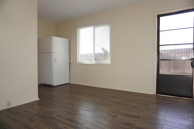 Building Photo - 214 S Wahsatch Ave