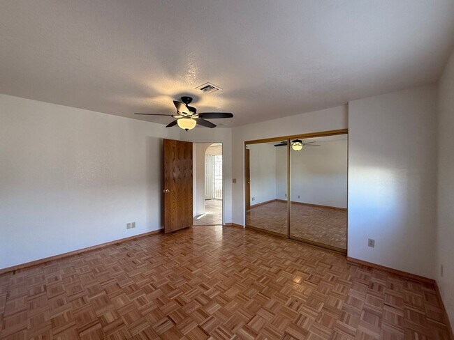 Building Photo - 3167 Daytona Ave