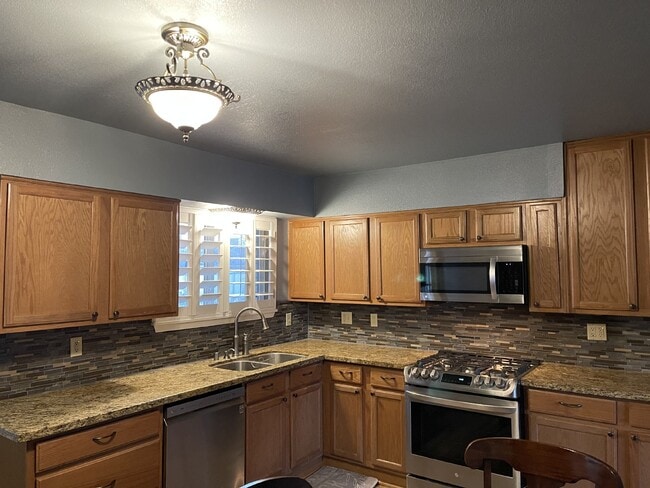 Building Photo - 9517 Mcintosh Dr