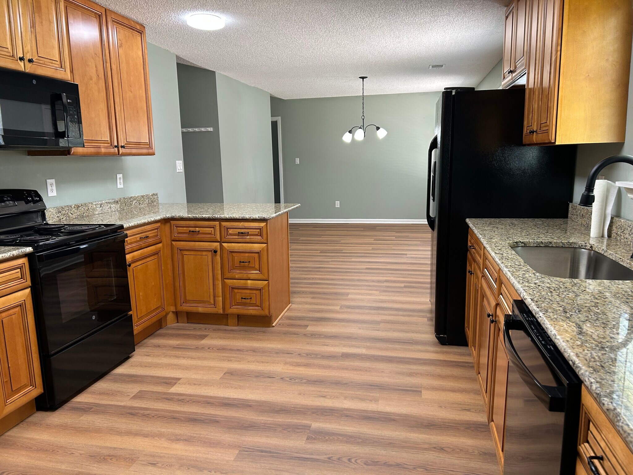 Building Photo - 111 Mockingbird Dr