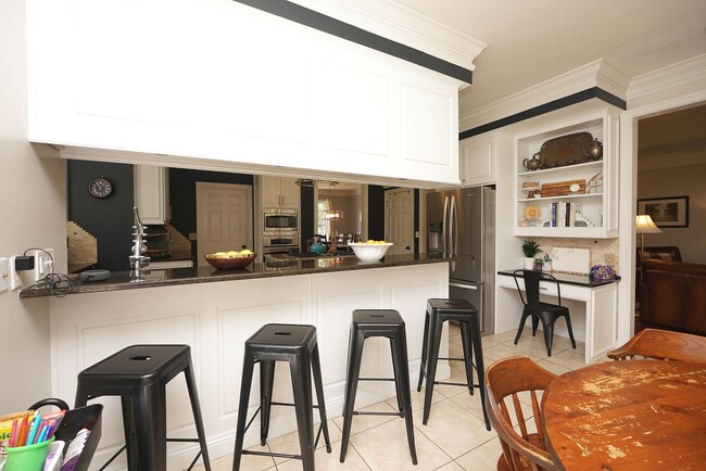 Building Photo - Bluewater Bay!