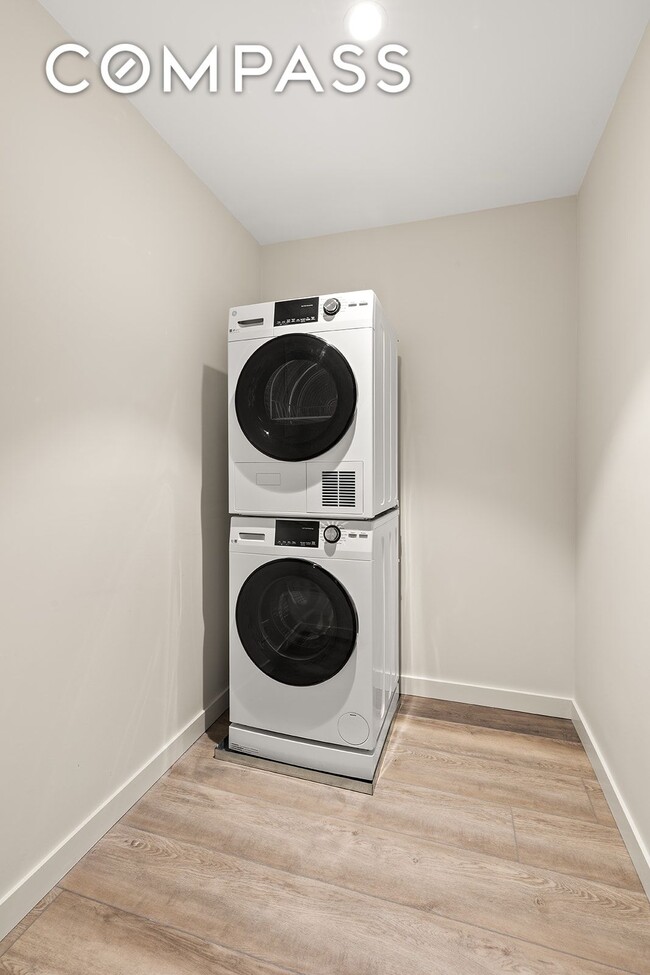 Building Photo - 48 W 68th St