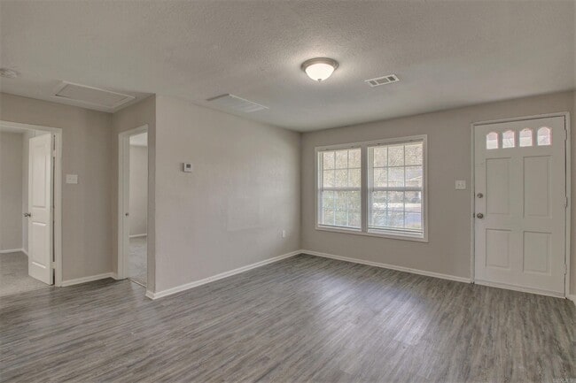 Building Photo - 17 Hiland Pl