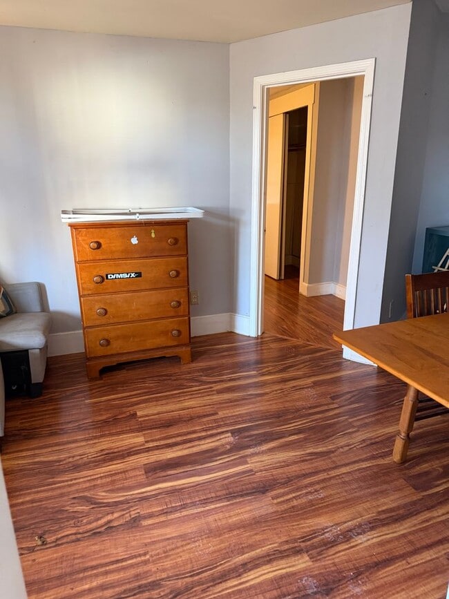 Building Photo - 11AKR