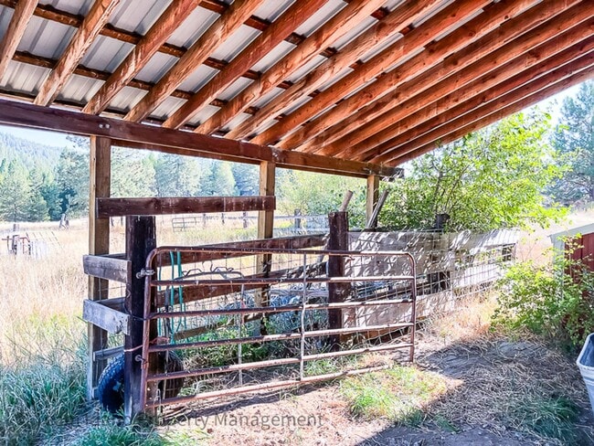 Building Photo - 2001 Manufactured Home on 160 Acre Farm ne...