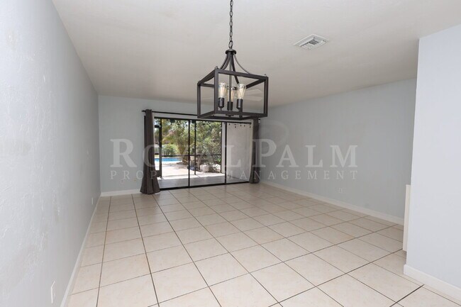 Building Photo - 2 Bed, 2.5 Bath Townhouse with Balcony, Pool & Prime Bonita Springs Location