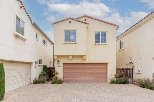 Building Photo - Spacious 3 Bed / 2.5 Bath Home in Chula Vista – Available May 15th