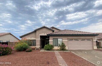 Building Photo - Spacious 5-Bed, 3-Bath Home with Modern Up...