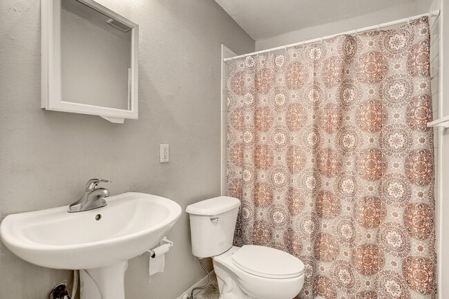 Building Photo - 1516 Story St