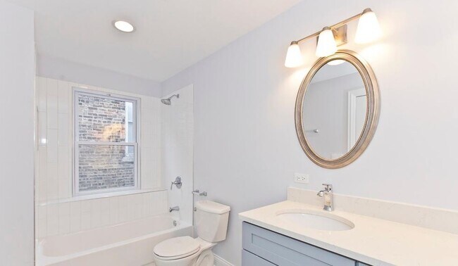 Building Photo - 827 N Francisco Ave