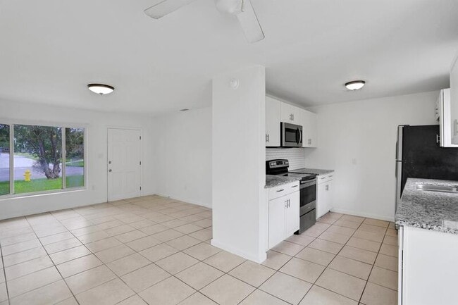 Building Photo - 1034 Sparkman St