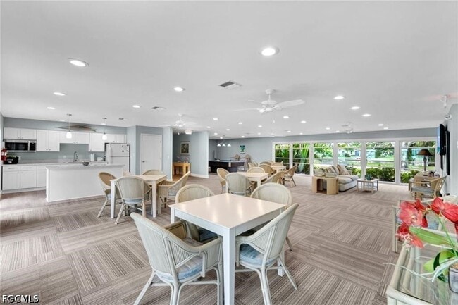 Building Photo - 4295 Island Cir