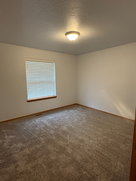 Building Photo - 2120 W Hogan St