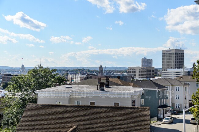 Building Photo - 44 Gage St