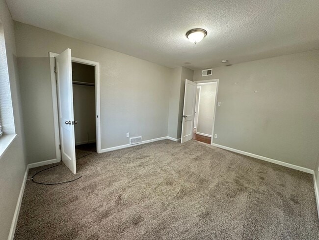 Building Photo - Huge Backyard!