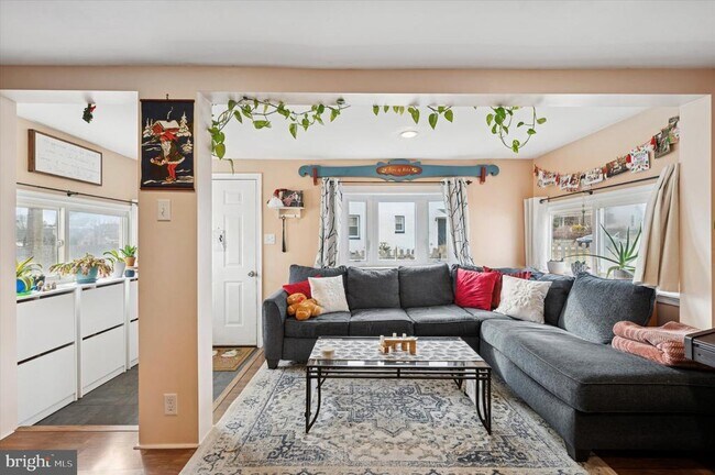 Building Photo - 407 Emerald St