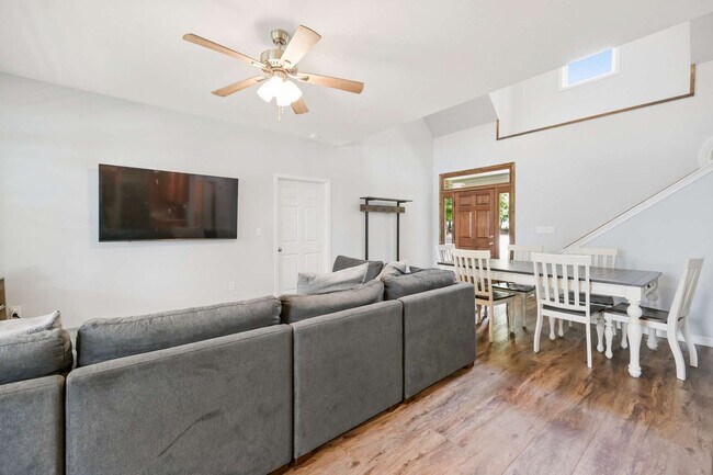 Building Photo - 138B Little River Run N