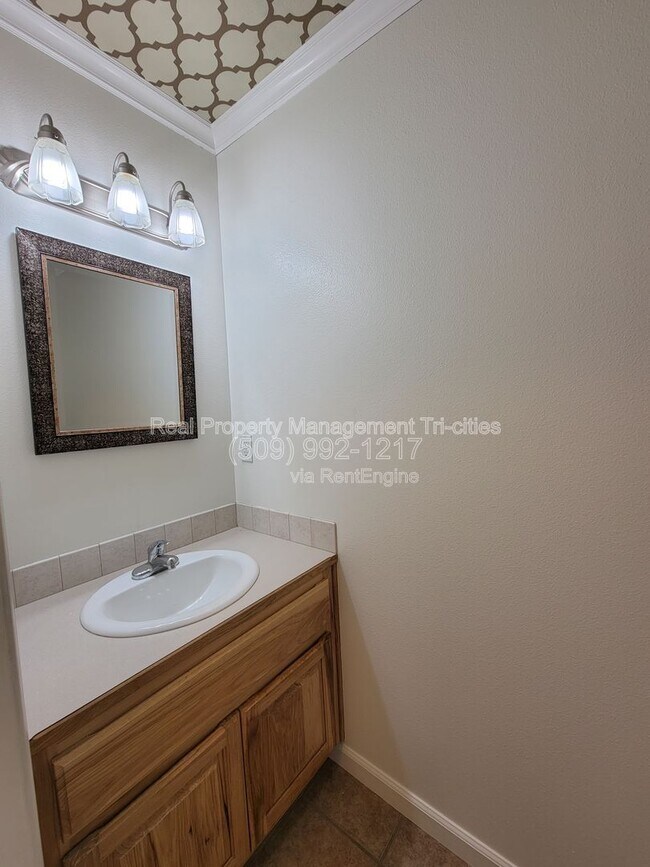 Building Photo - 4003 Segovia Dr