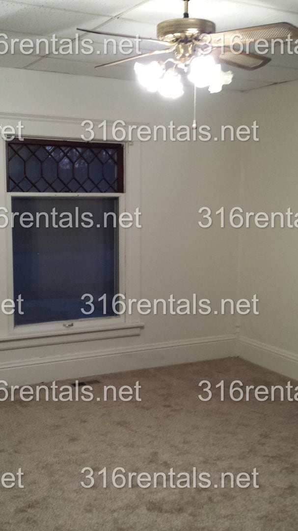 Building Photo - $795 - 2 bed 1 bath - Single Family Home