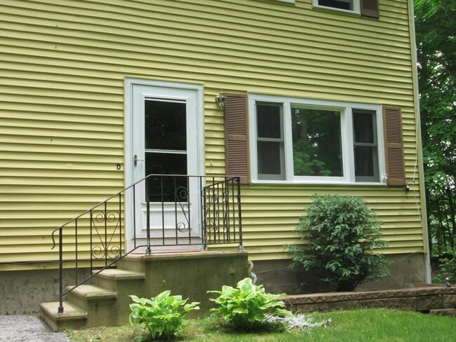 Building Photo - 26 Twist Hill Rd